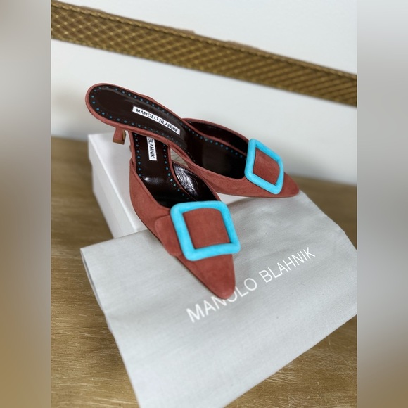 Manolo Blahnik Maysalebi Suede Buckle 
Kitten-Heel Mules 50 mm - Picture 1 of 10